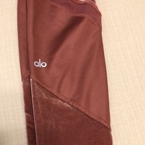 Alo yoga xs Legging. Mauve color.